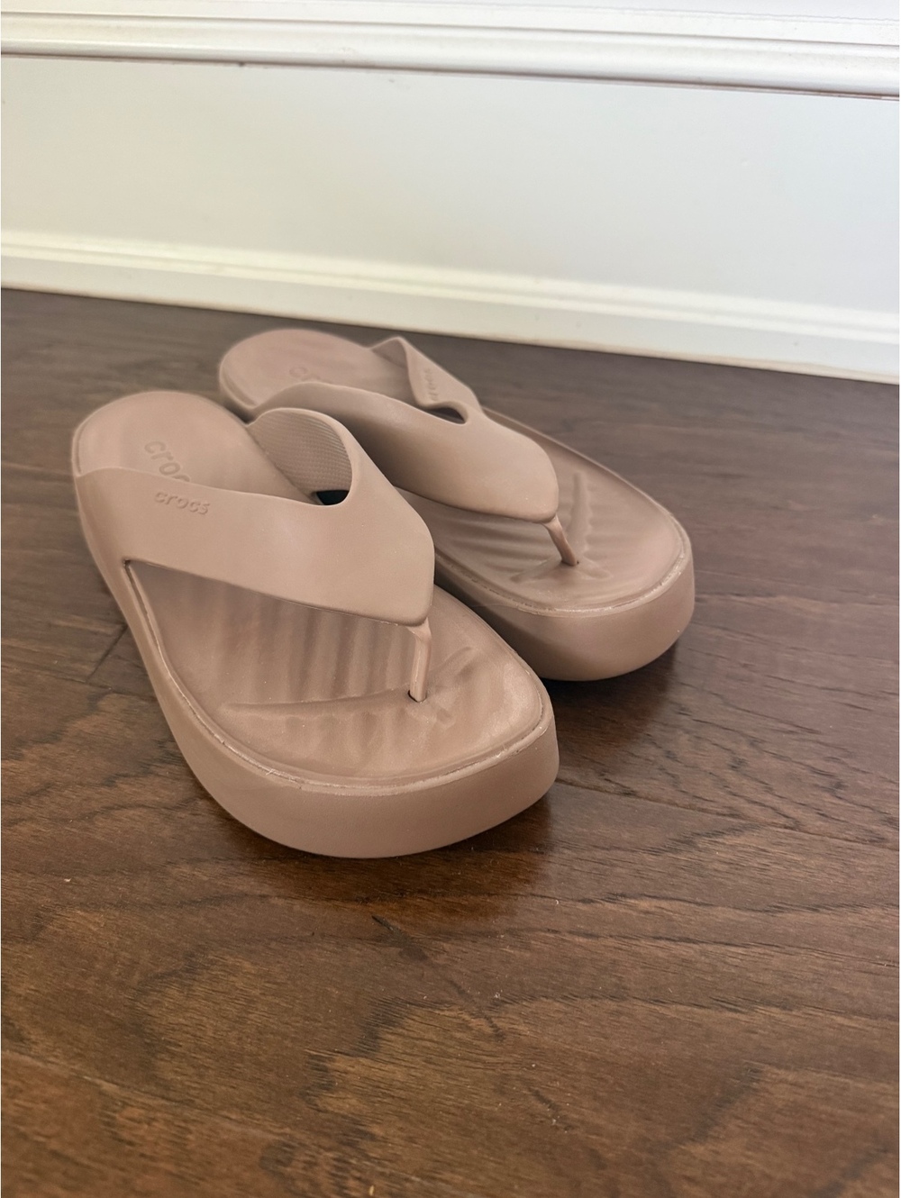 Crocs Women's Getaway Platform Flip Flop Sandals Sz 9 blush